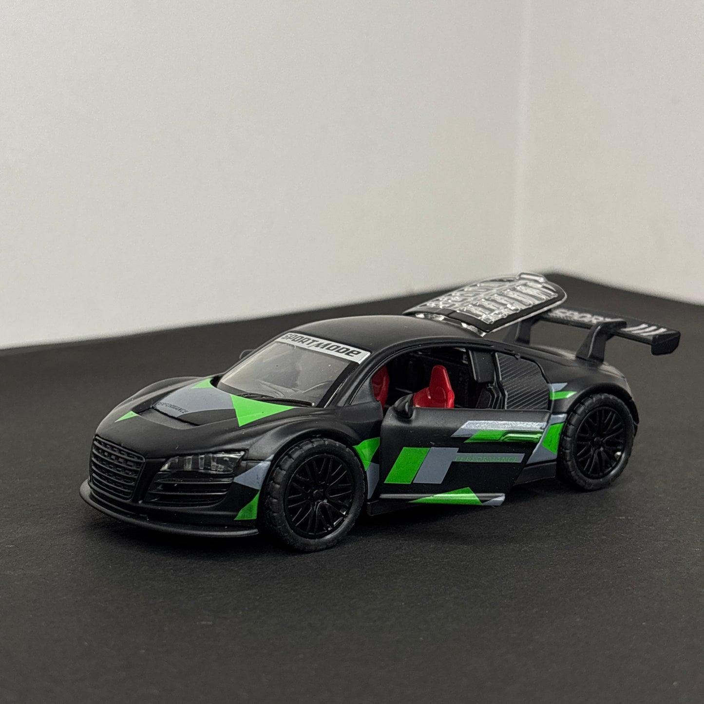 Audi R8 Sport Metal Car 1:36