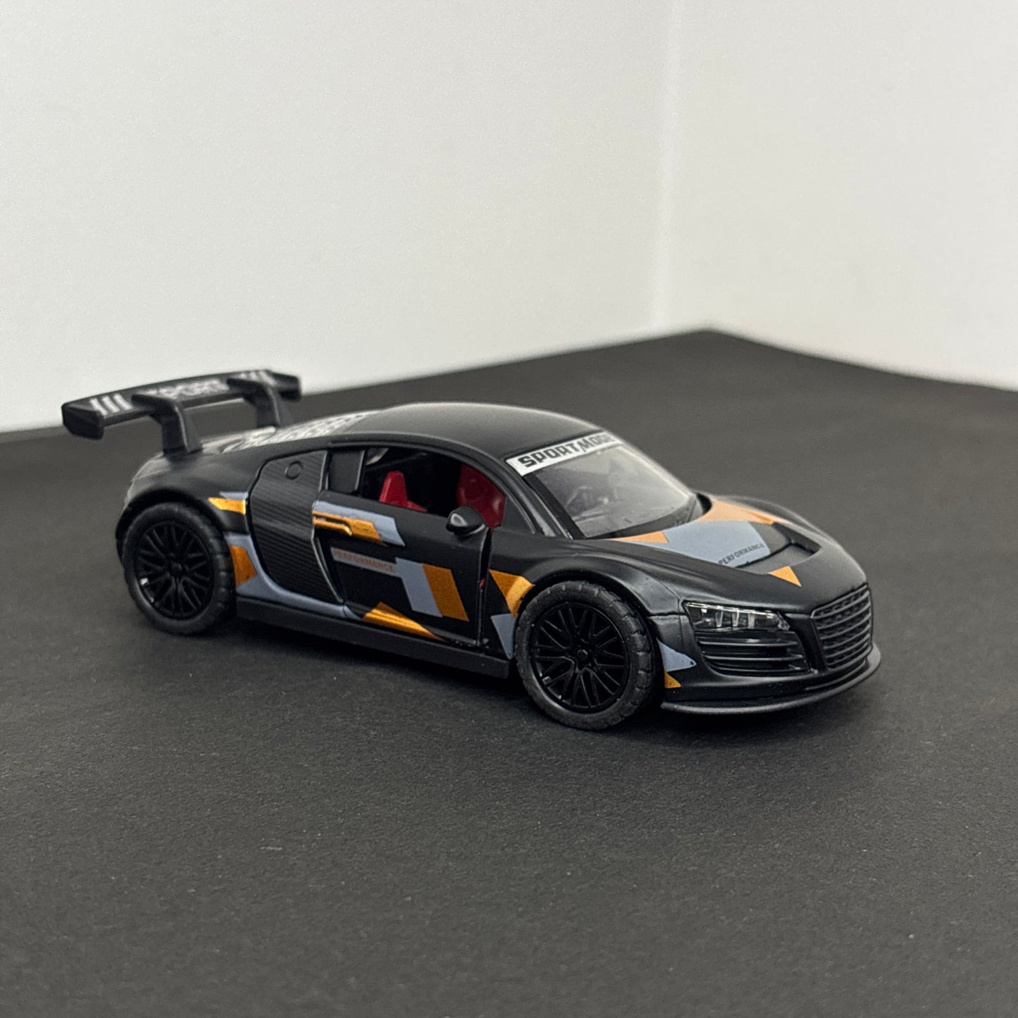 Audi R8 Sport Metal Car 1:36