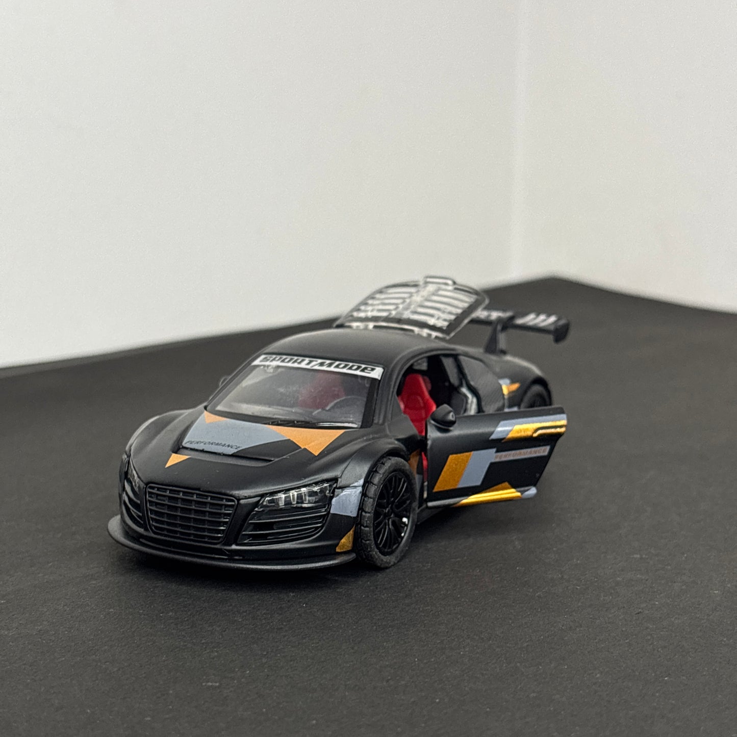 Audi R8 Sport Metal Car 1:36
