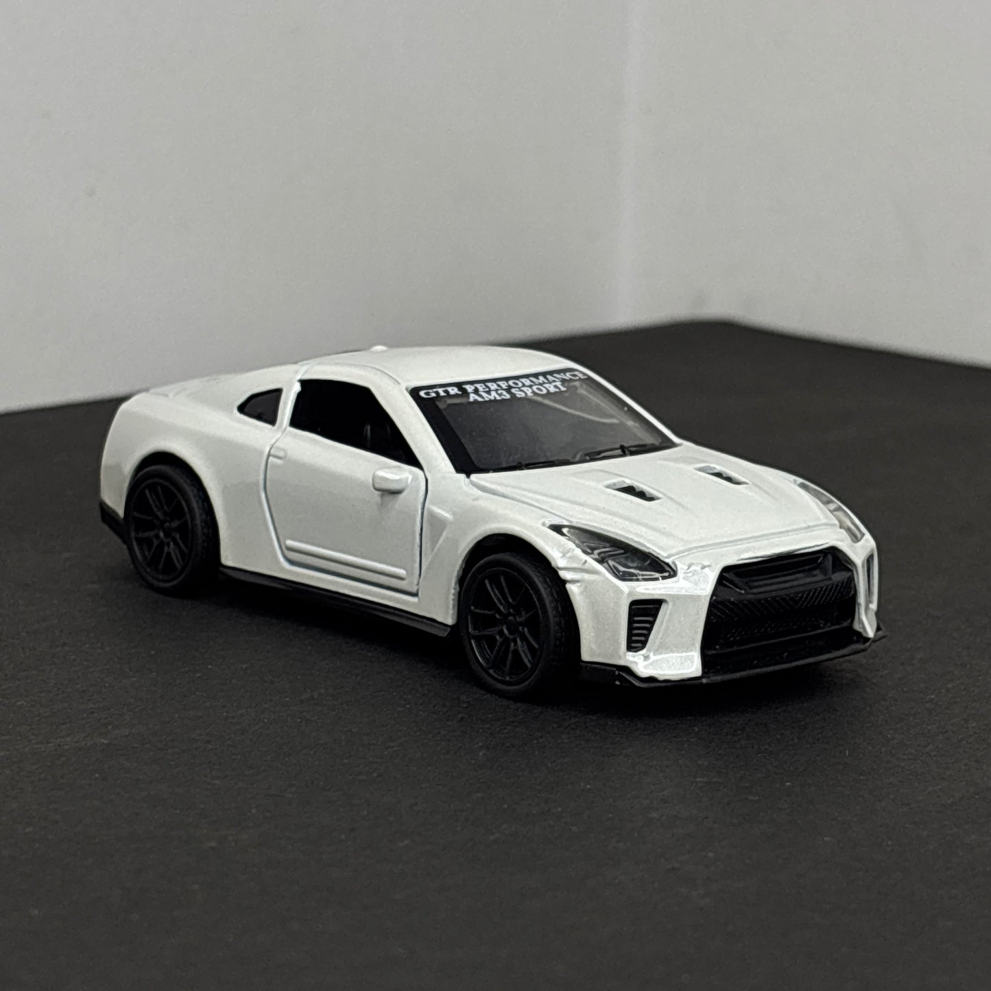 GTR R35 Diecast Metal Body 1:43