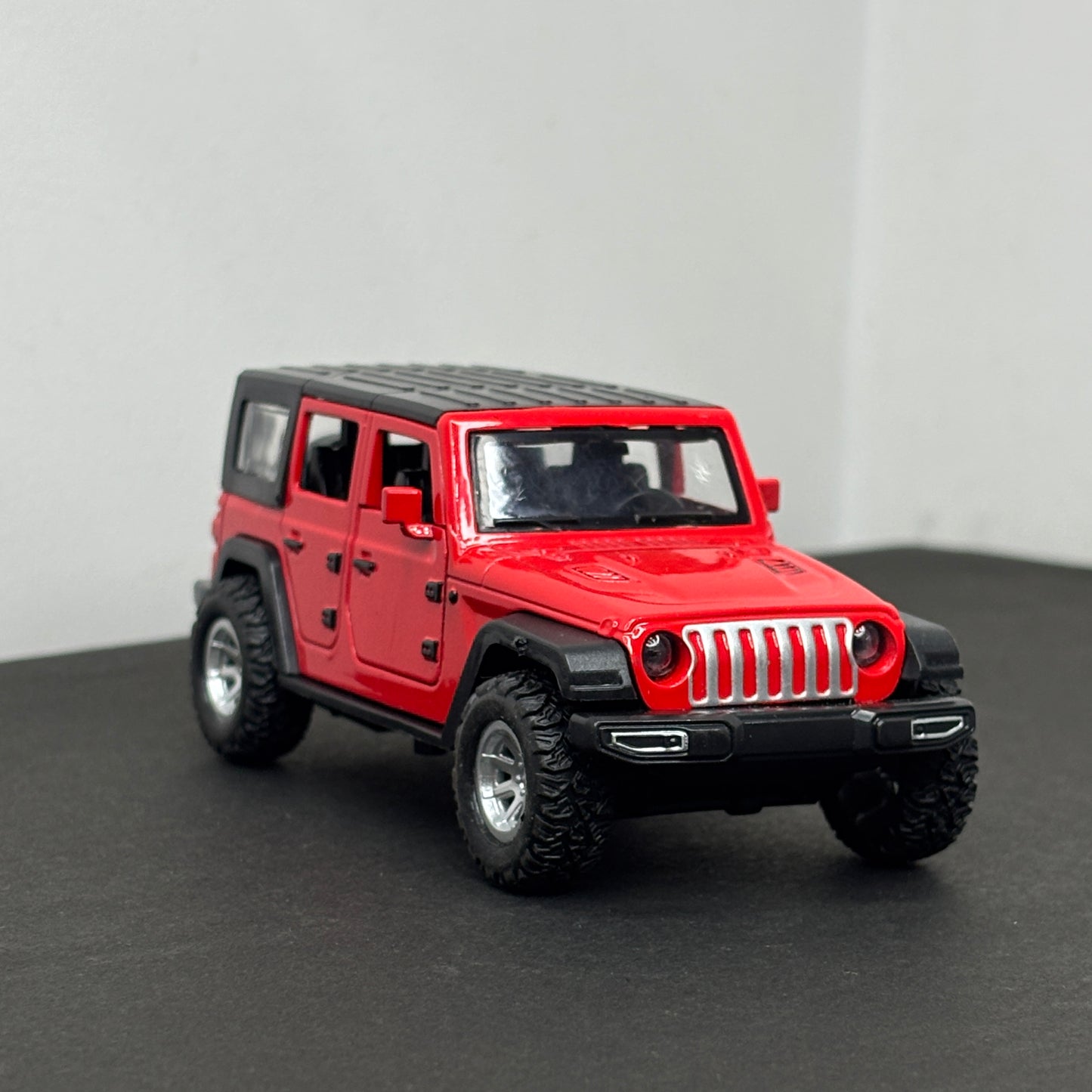 Jeep Die Cast Red Metal Body 1:36
