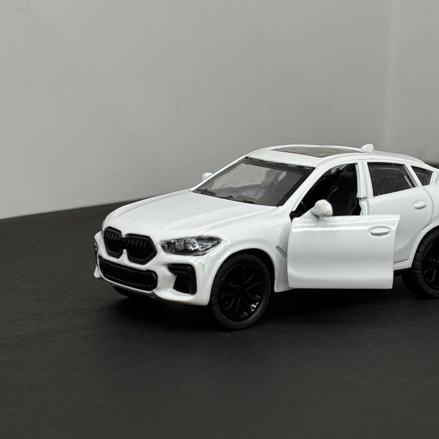 BMW X6 White Die Cast Metal Body 1:43
