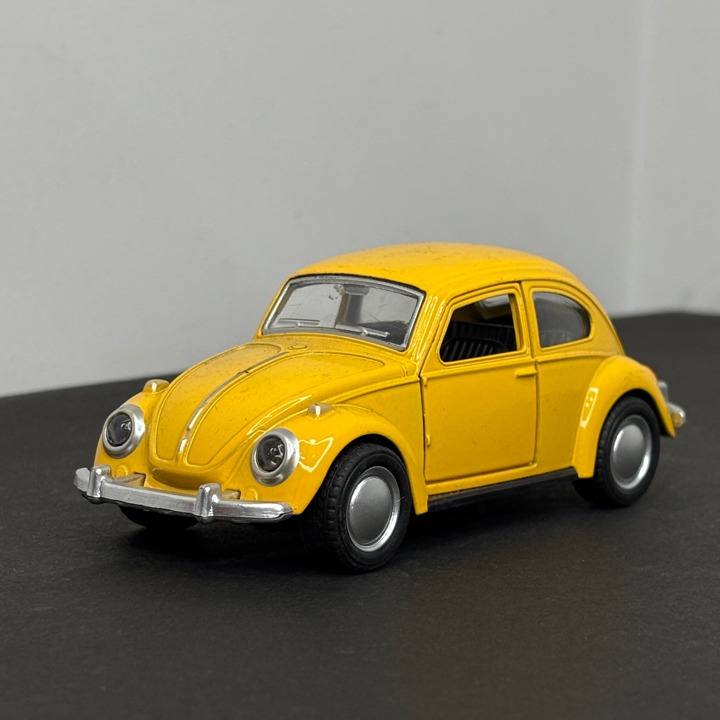 Volkswagen beetle Yellow Die Cast Metal Body