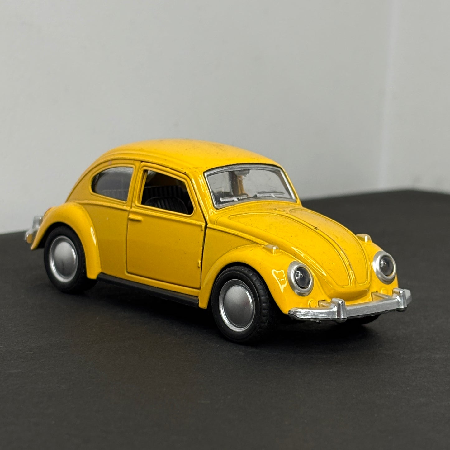 Volkswagen beetle Yellow Die Cast Metal Body