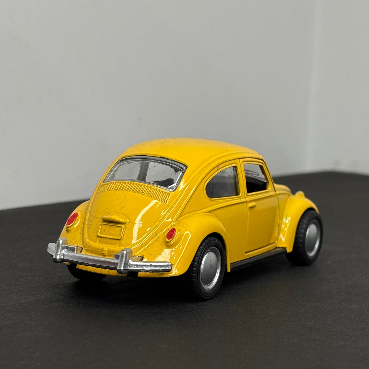 Volkswagen beetle Yellow Die Cast Metal Body