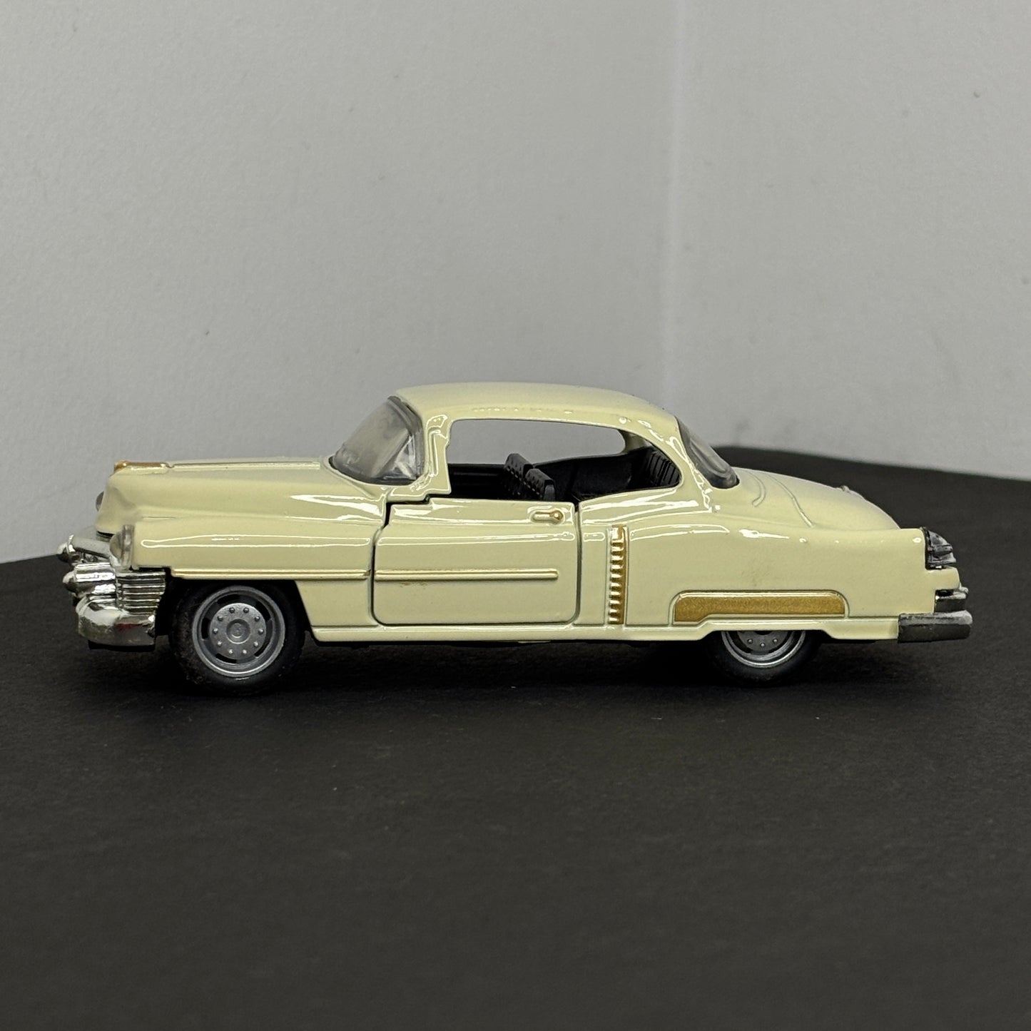 Vintage Die Cast Classic Car Beige Metal Body 1:32