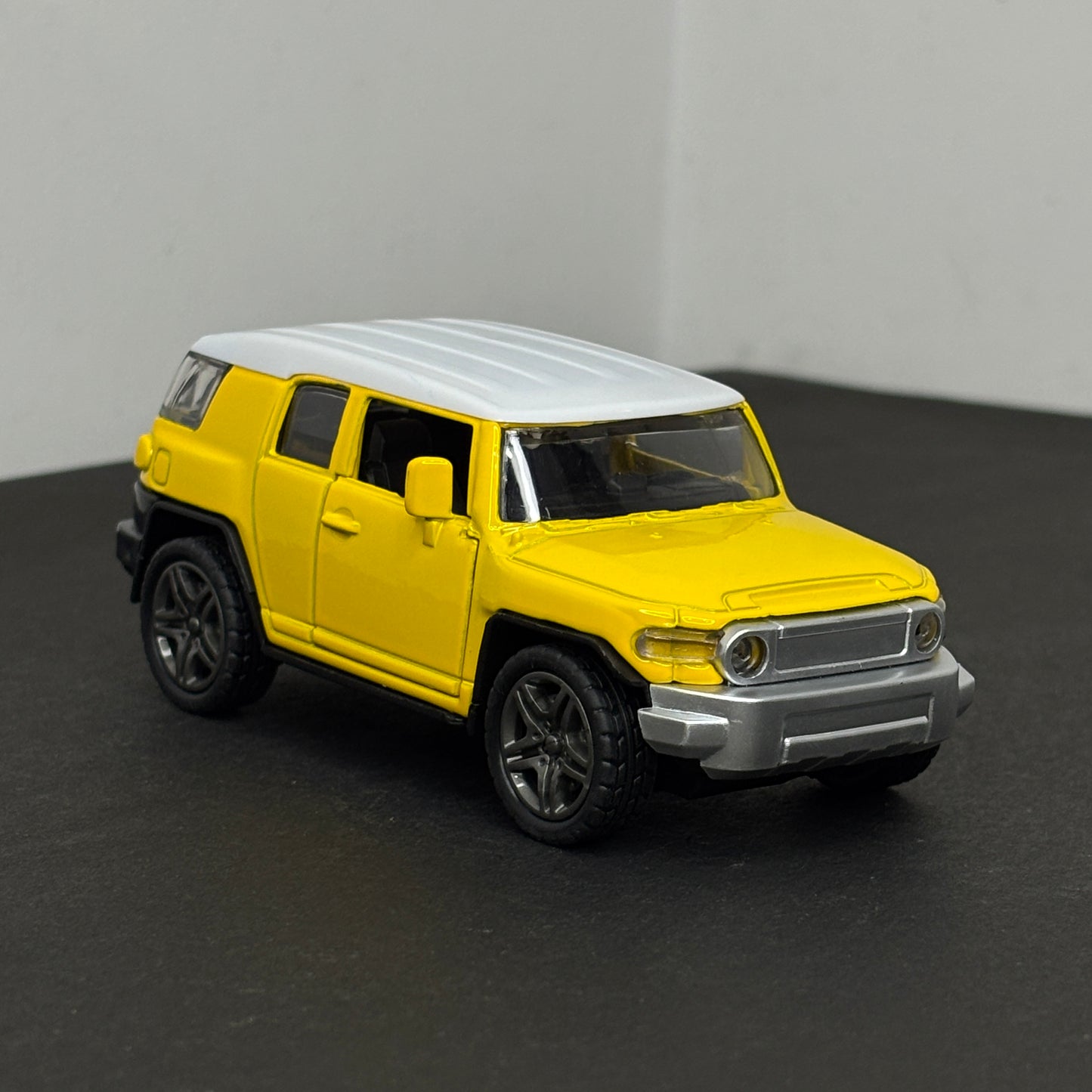 FJ Cruiser Yellow & White Die Cast Metal Body 1:43