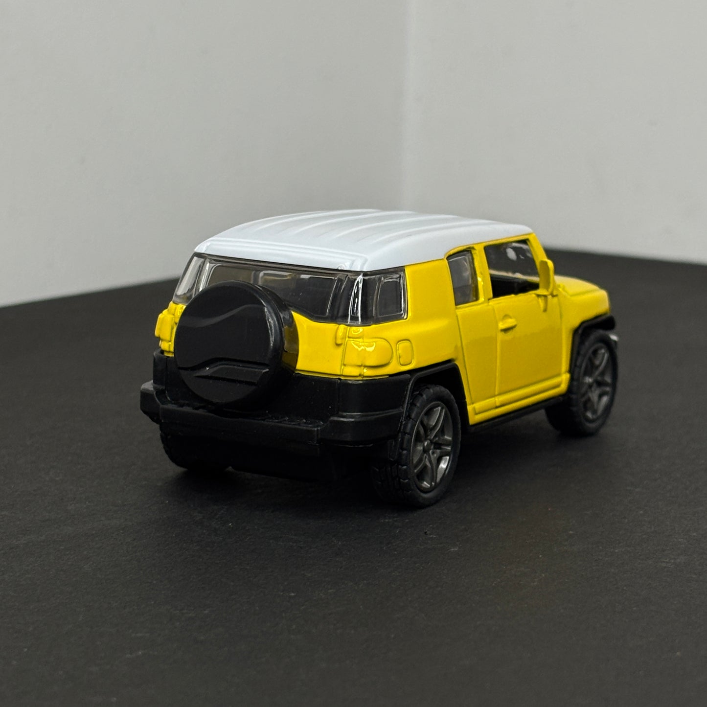 FJ Cruiser Yellow & White Die Cast Metal Body 1:43