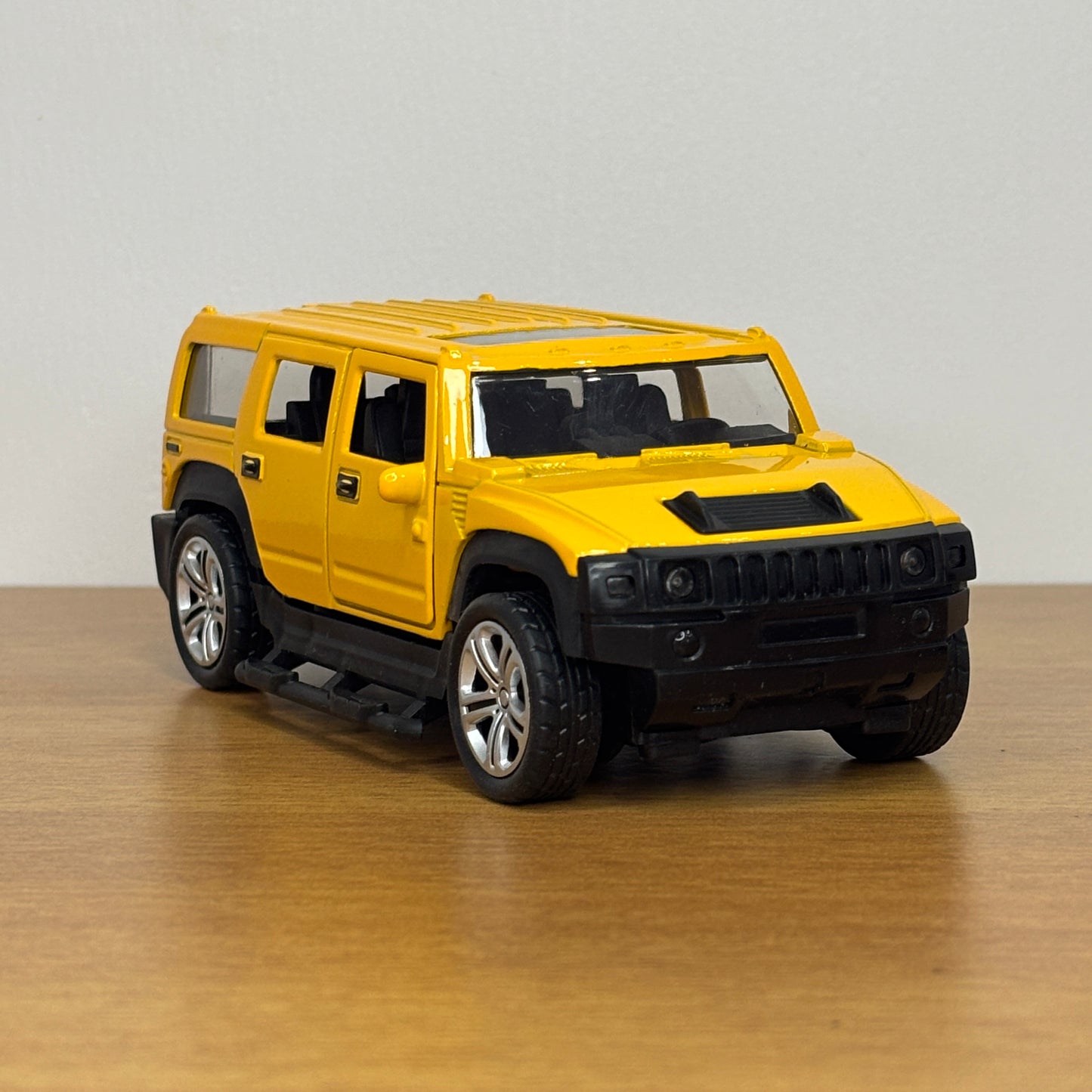 Hummer Premium Quality Die Cast Metal Body 1:28