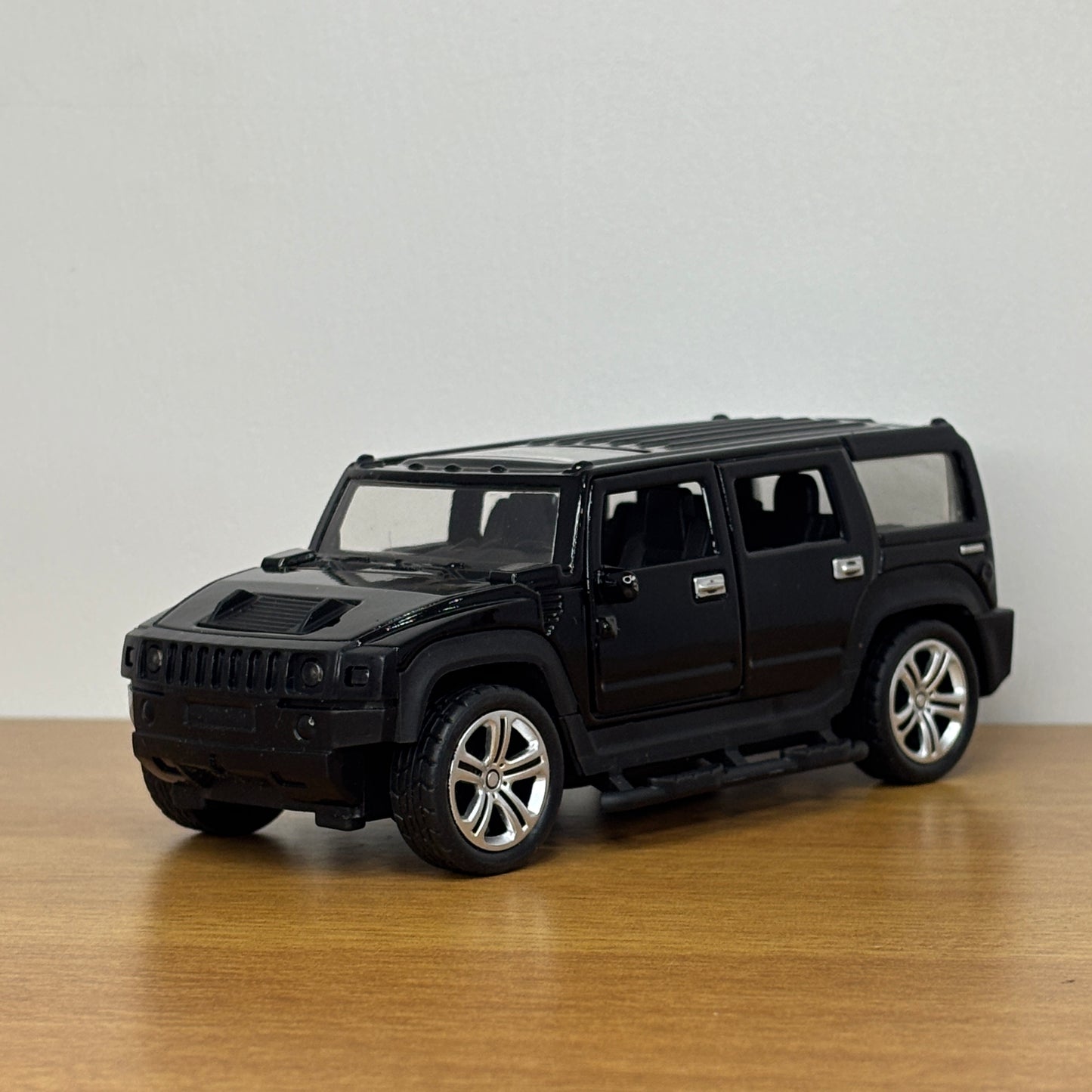 Hummer Premium Quality Die Cast Metal Body 1:28