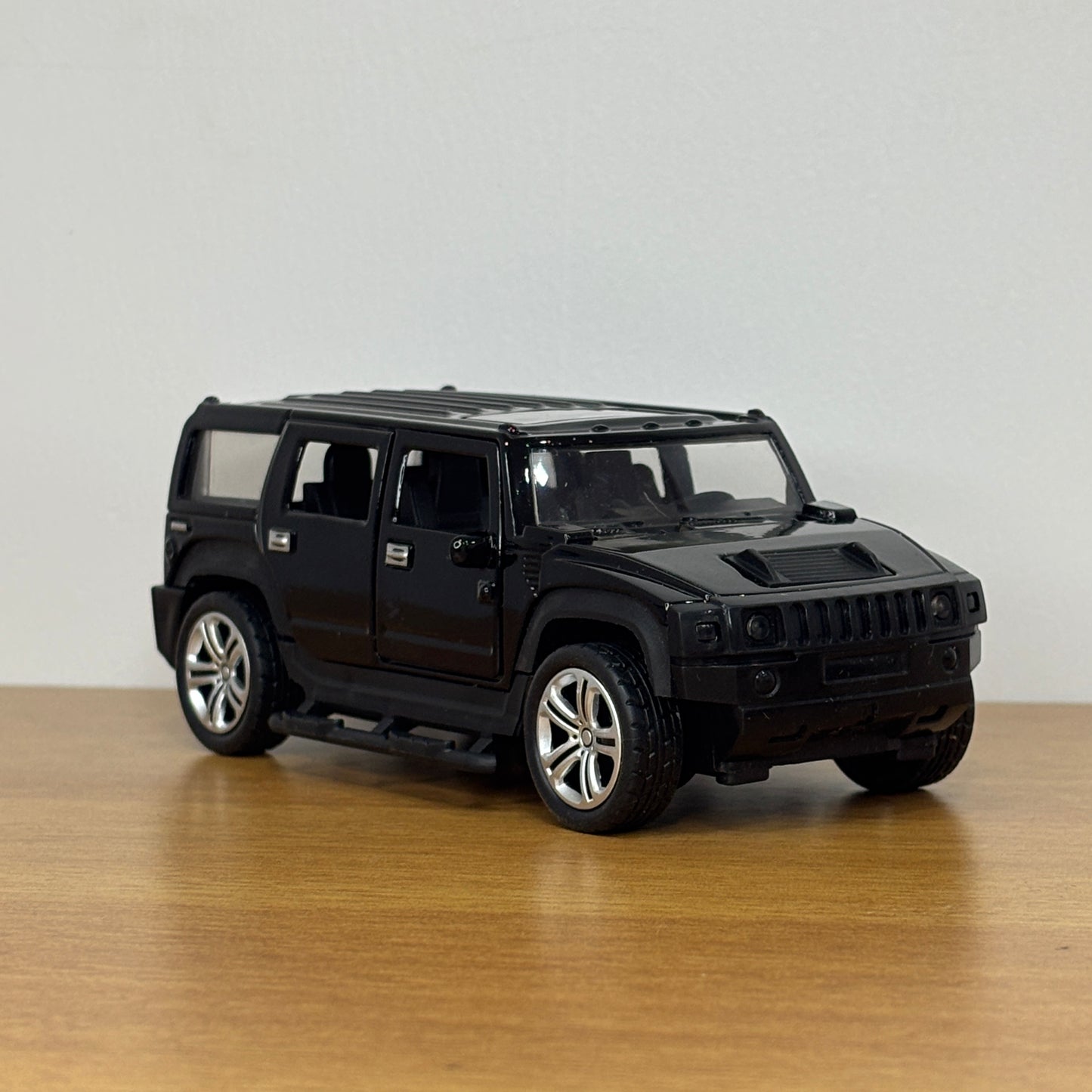Hummer Premium Quality Die Cast Metal Body 1:28