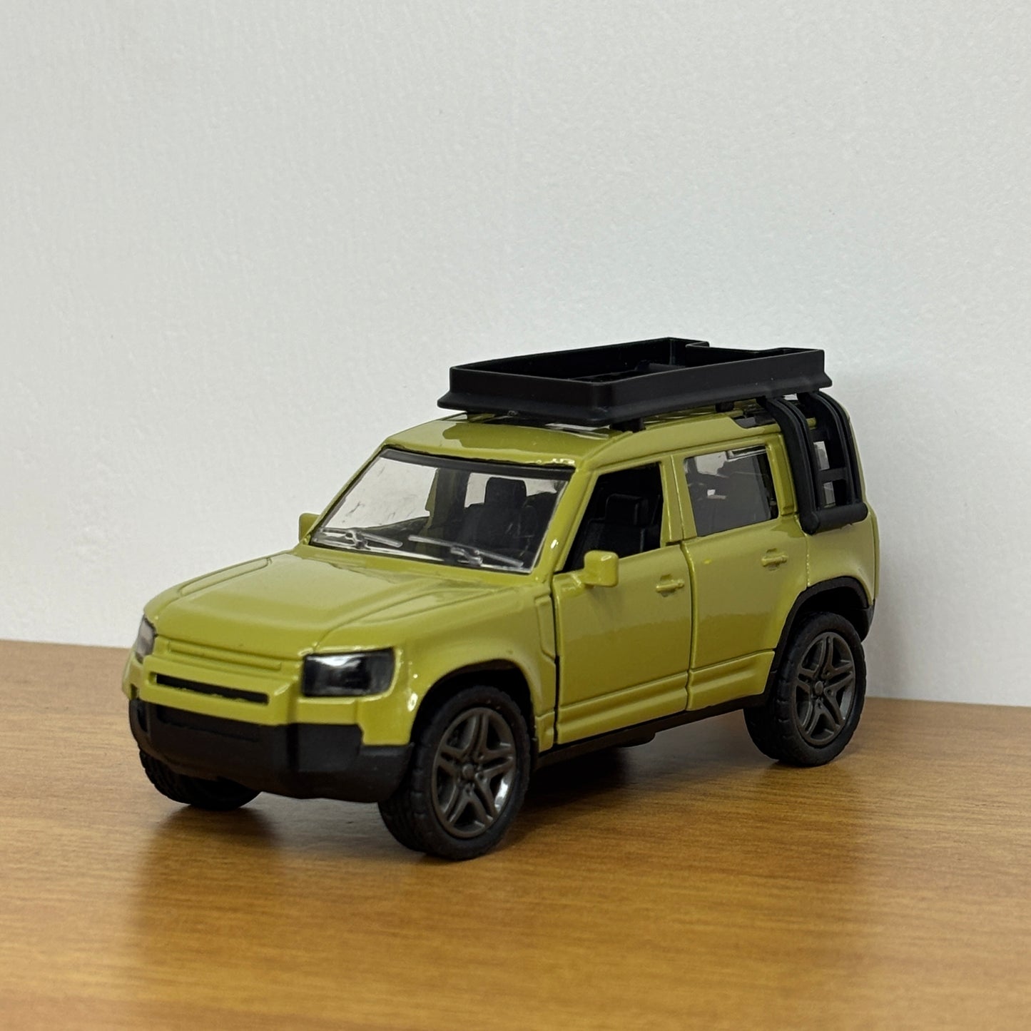 Defender Die Cast Metal Body 1:32