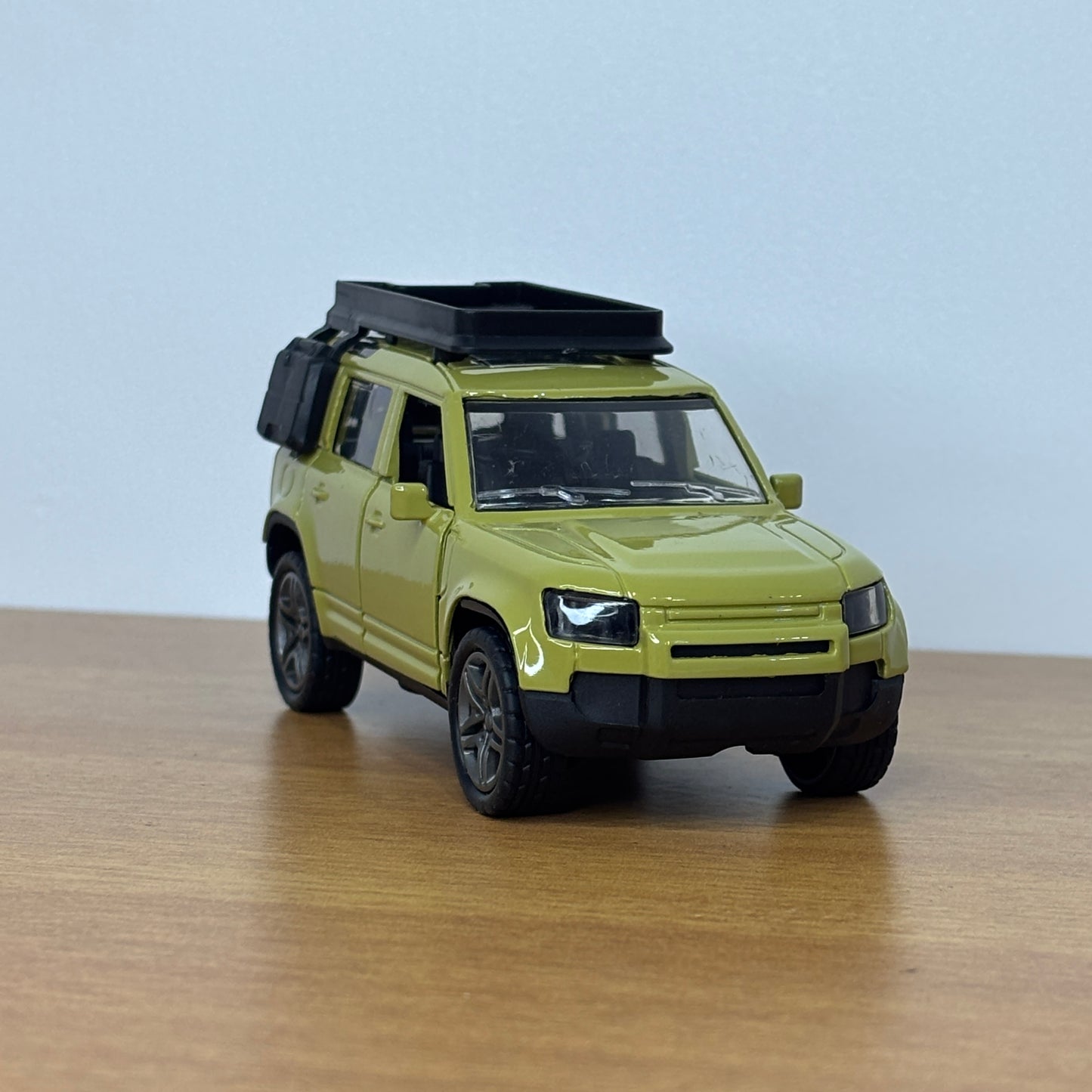 Defender Die Cast Metal Body 1:32