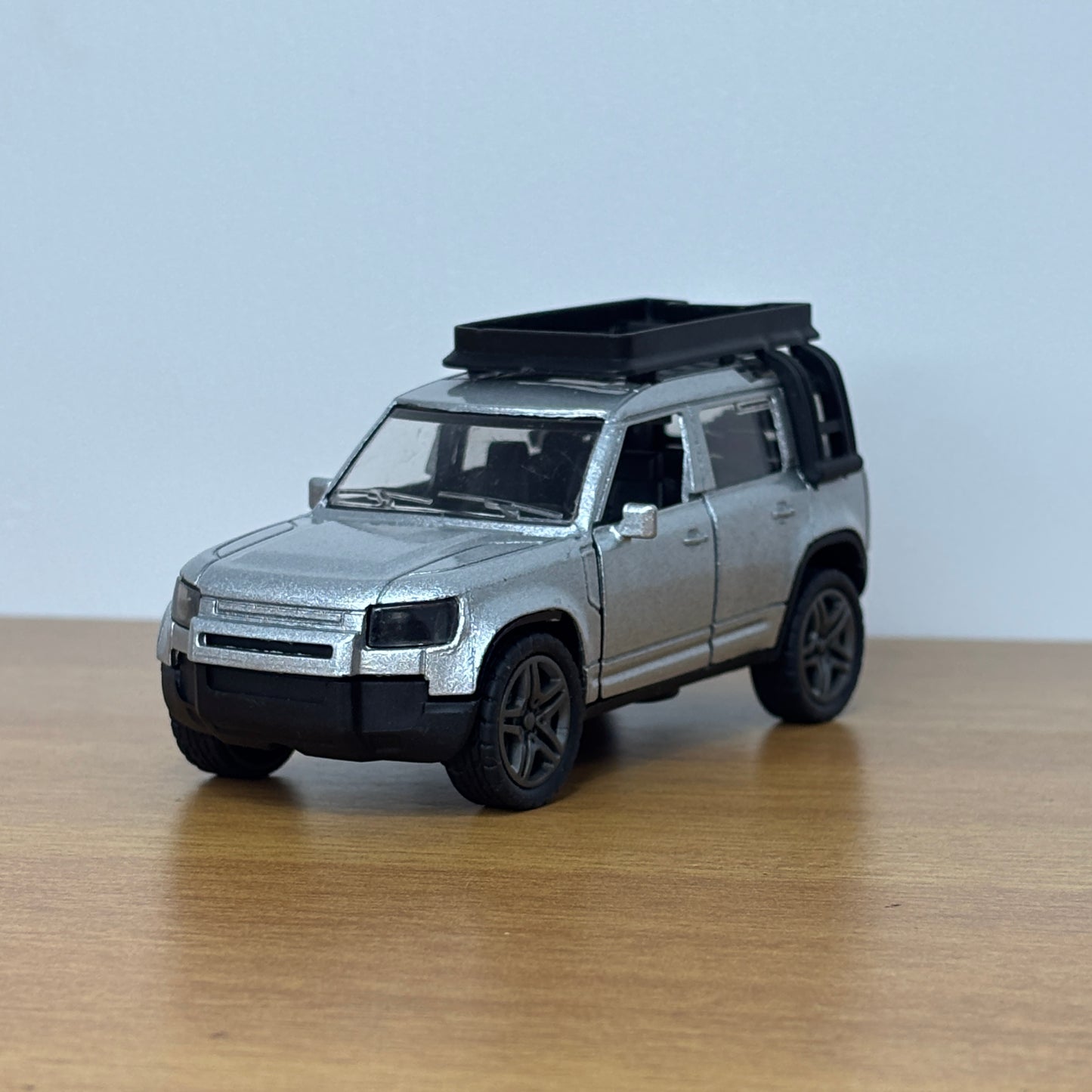 Defender Die Cast Metal Body 1:32