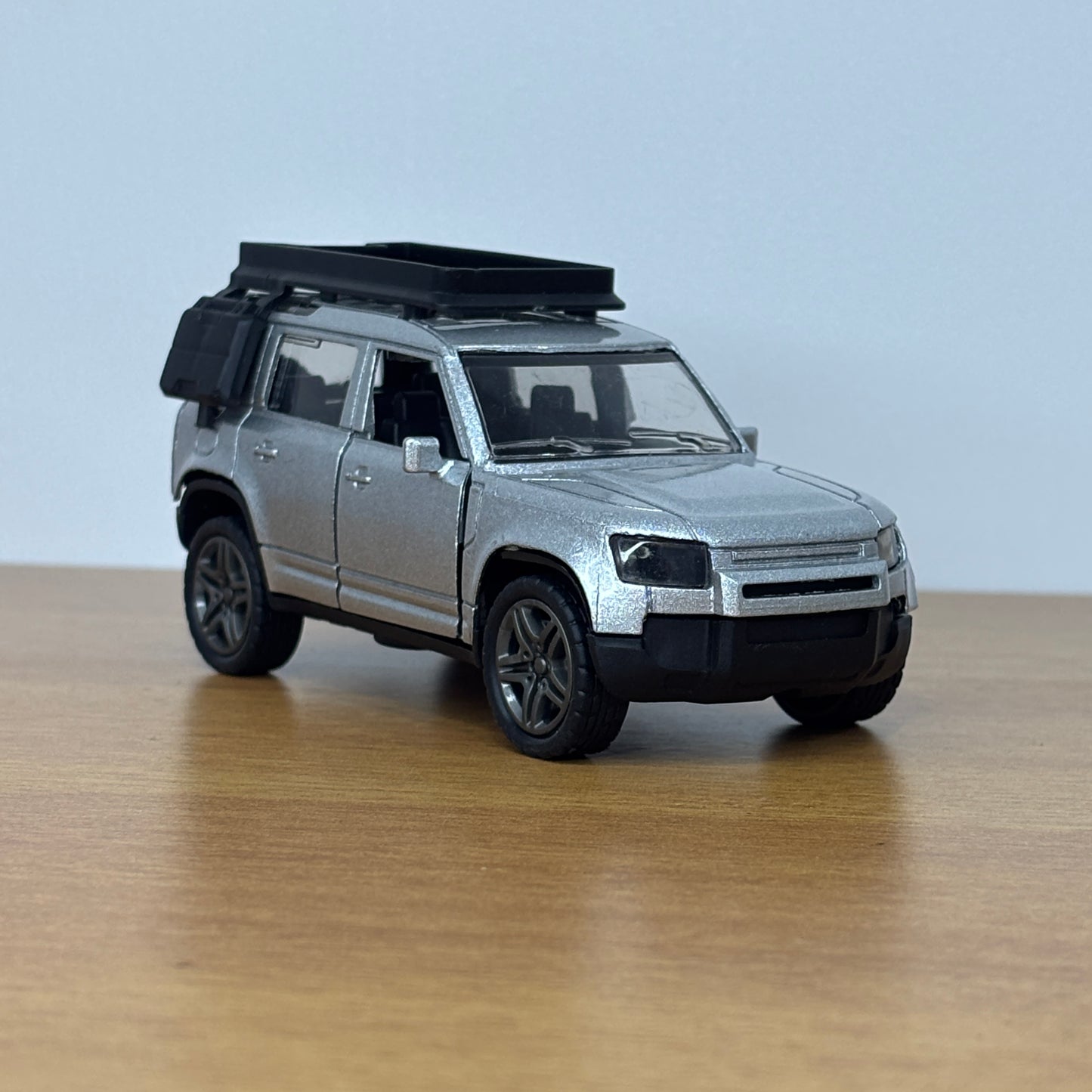 Defender Die Cast Metal Body 1:32