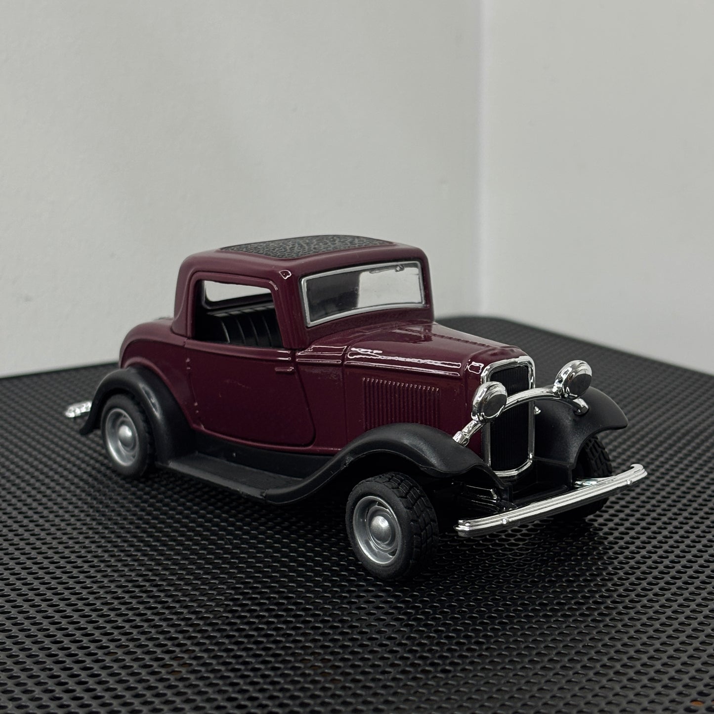 Vintage Classic Maroon Die Cast Model 1:36