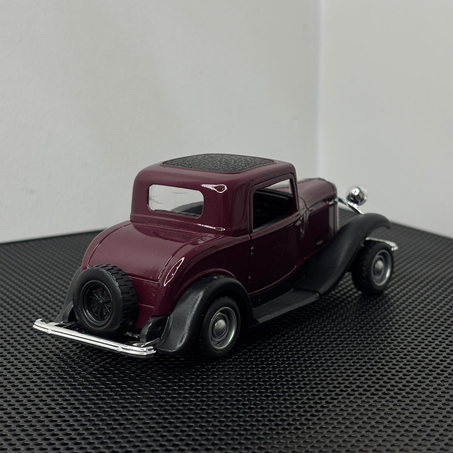 Vintage Classic Maroon Die Cast Model 1:36