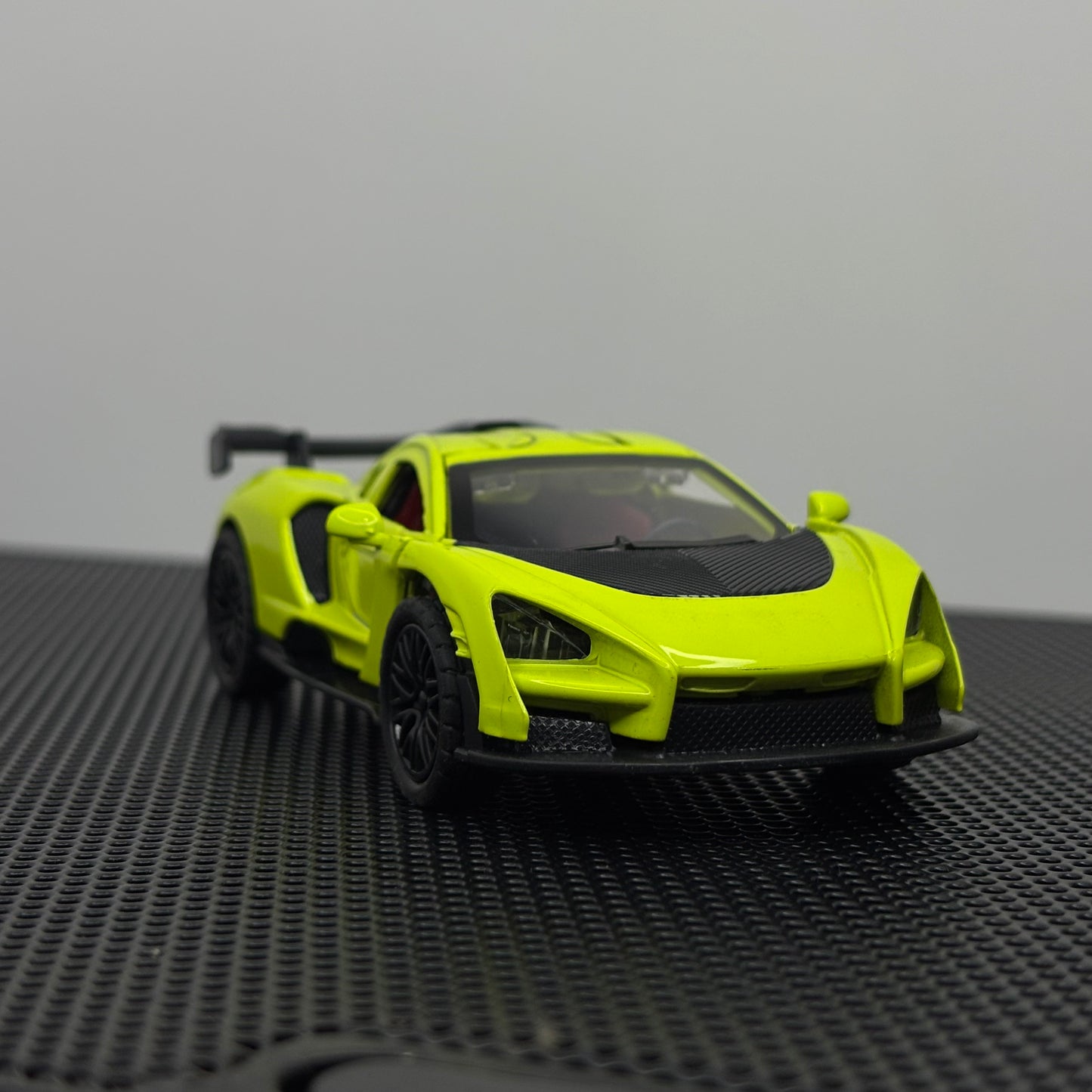 Mclaren senna Green Die Cast Metal Body