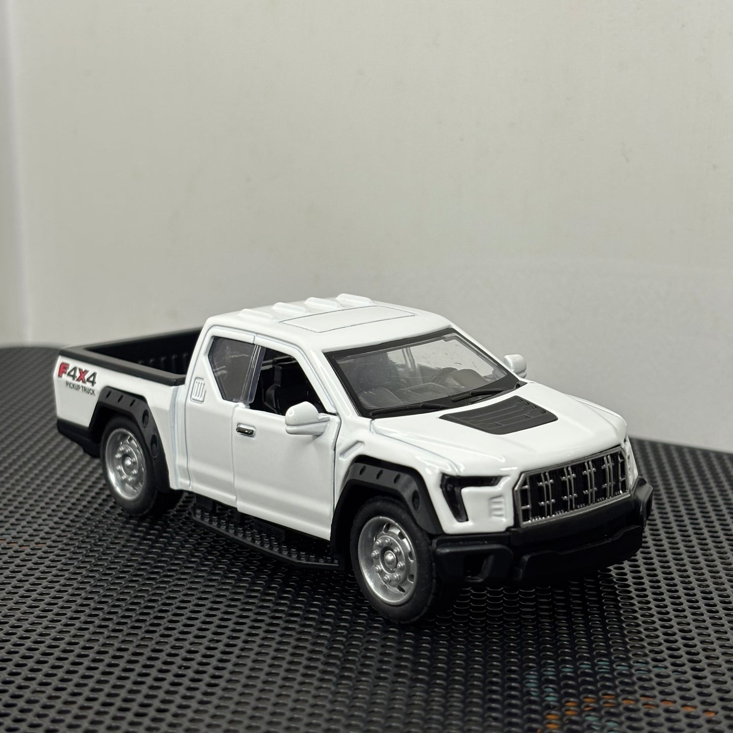 Pickup 4x4 Die-Cast Metal Toy Car White – 1:36 Scale, Pullback, Opening Doors