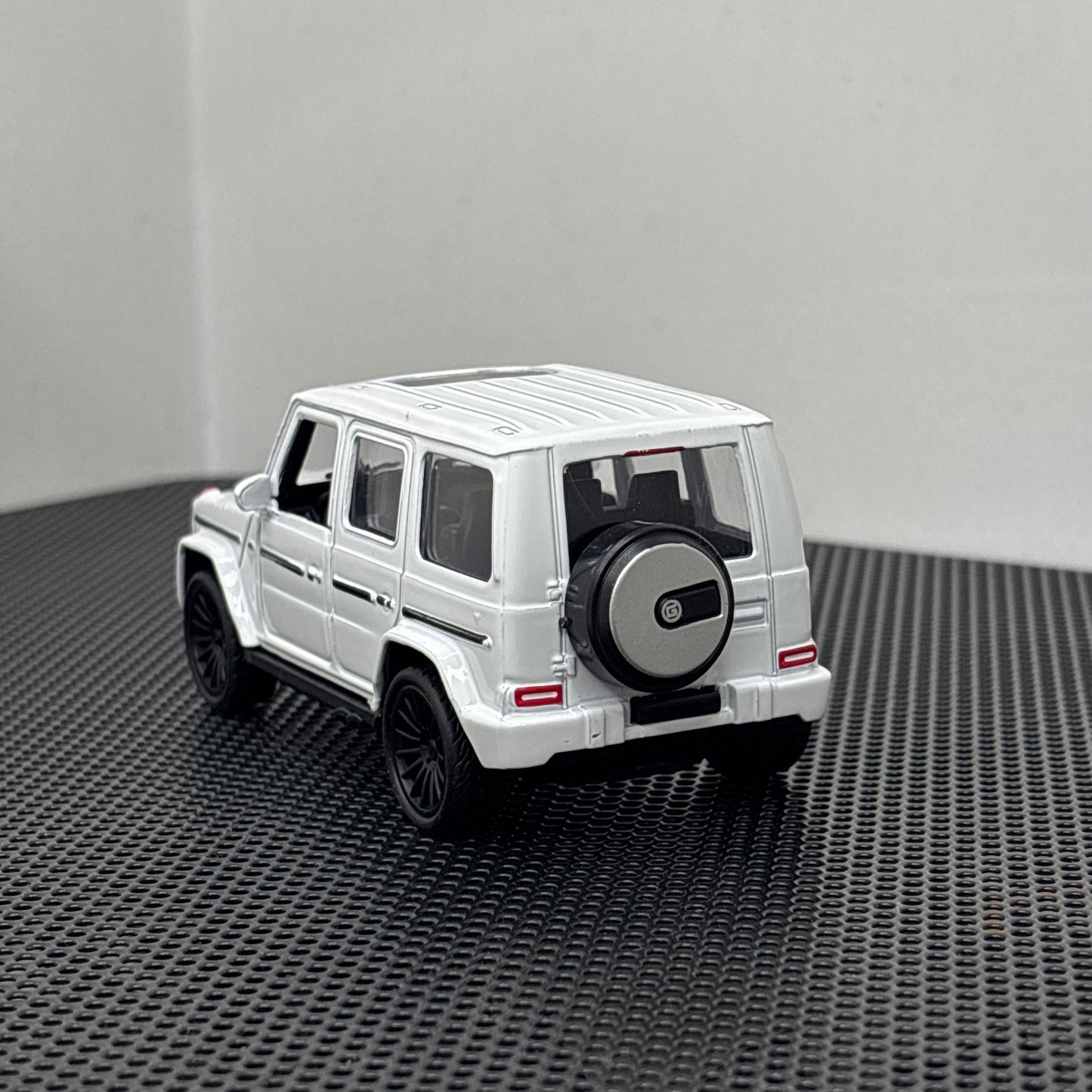 Mercedes G-Wagon White 1:43 Diecast Model Car – Premium Metal Body Luxury SUV Miniature Collectible