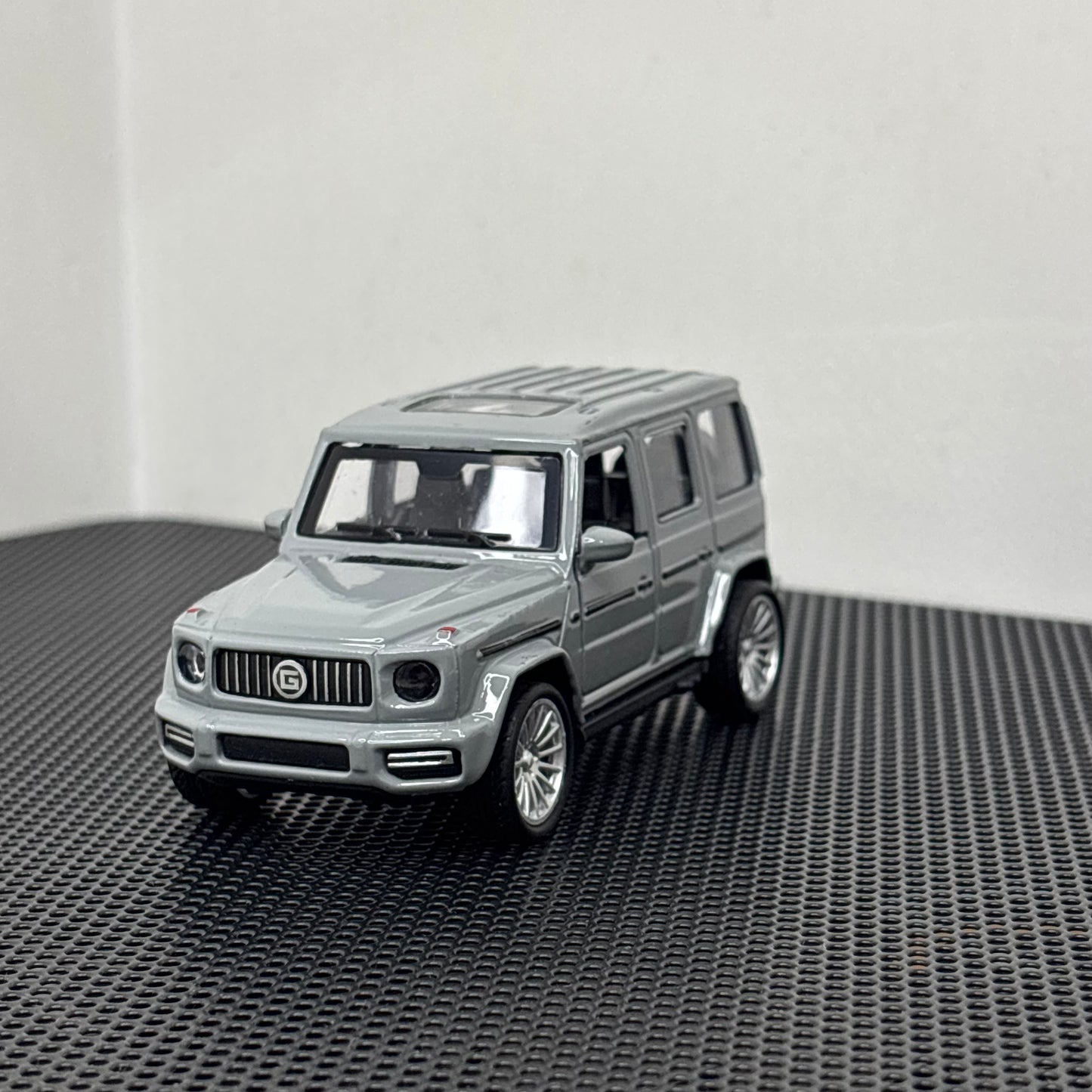 G-Wagon Grey 1:43 Diecast SUV Model Car – Metal Body, Pull-Back Action
