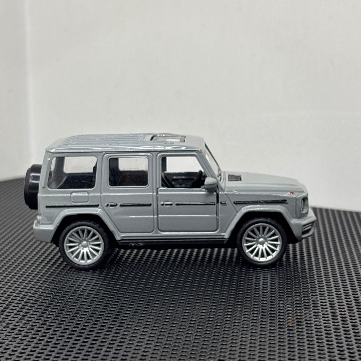 G-Wagon Grey 1:43 Diecast SUV Model Car – Metal Body, Pull-Back Action